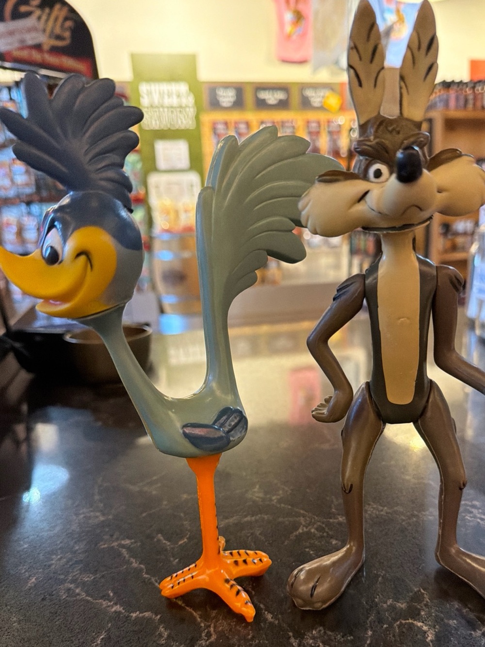 RARE VINTAGE 1968 WARNER BROTHERS 10" ROADRUNNER & WILE E  COYOTE FIGURES